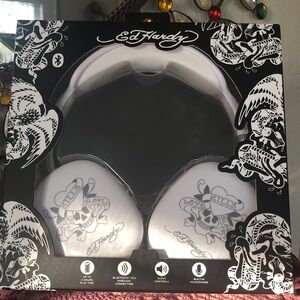NIB Ed Hardy White/Black Wireless Bluetooth Headphones
